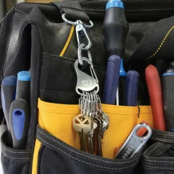 1 moschettone in acciaio inox collegato a sei microlock in plastica