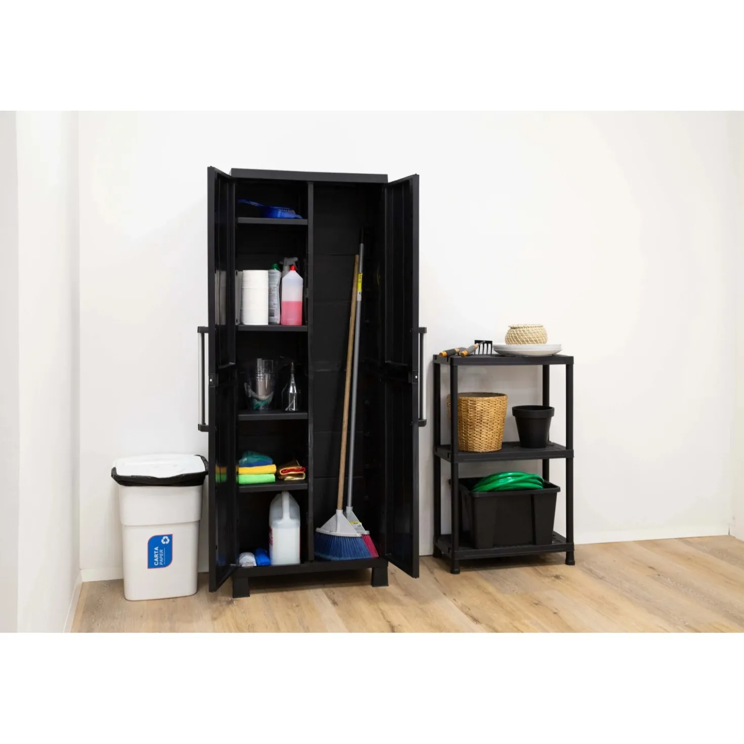 Armadio portascope 2 ante vano porta-attrezzi plastica Garage 65x37x173 cm nero