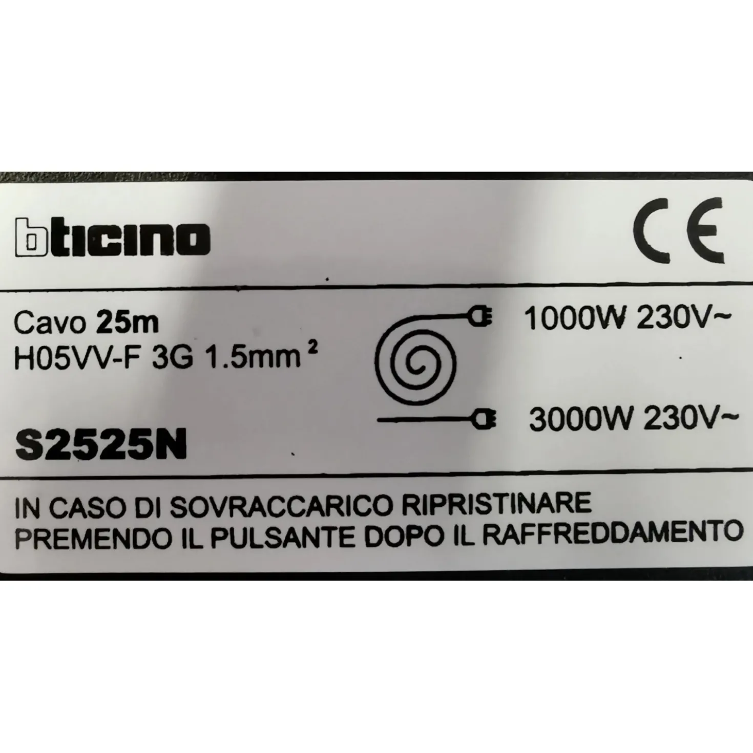 Avvolgicavo con spina Bticino 16A e 4 prese universali cavo 25 m