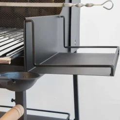 Barbecue a carbone e legna Fuocone Umbria nero con ripiano laterale