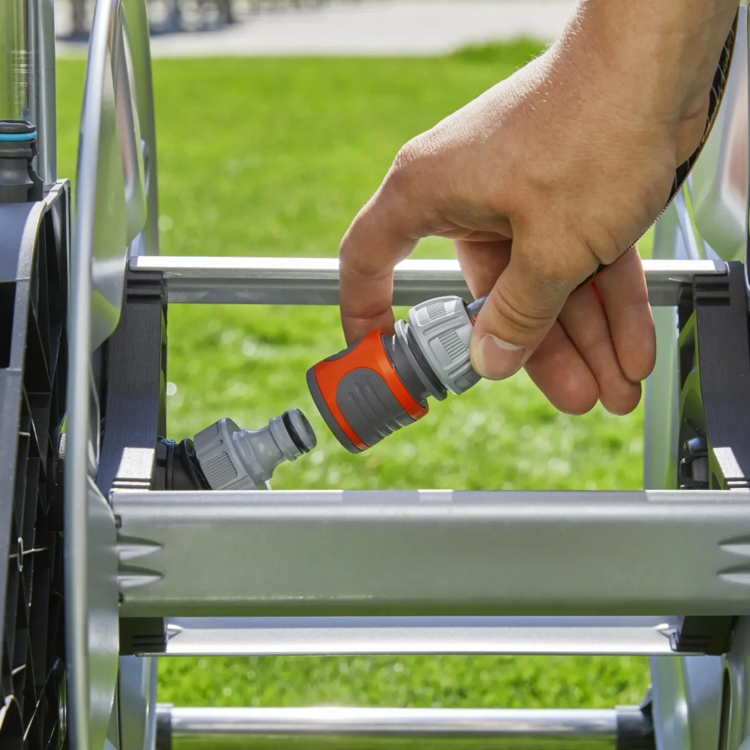 Carrello avvolgitubo Gardena AquaRoll M Metal con tubo 25 m lancia e raccordi