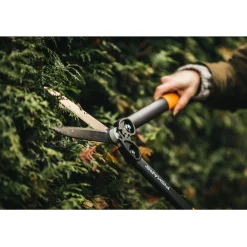 Cesoie per siepi Fiskars con moliplica a ingranaggi PowerGearTM II 57 cm