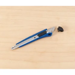 Cutter LUX-TOOLS scocca in plastica 9 mm
