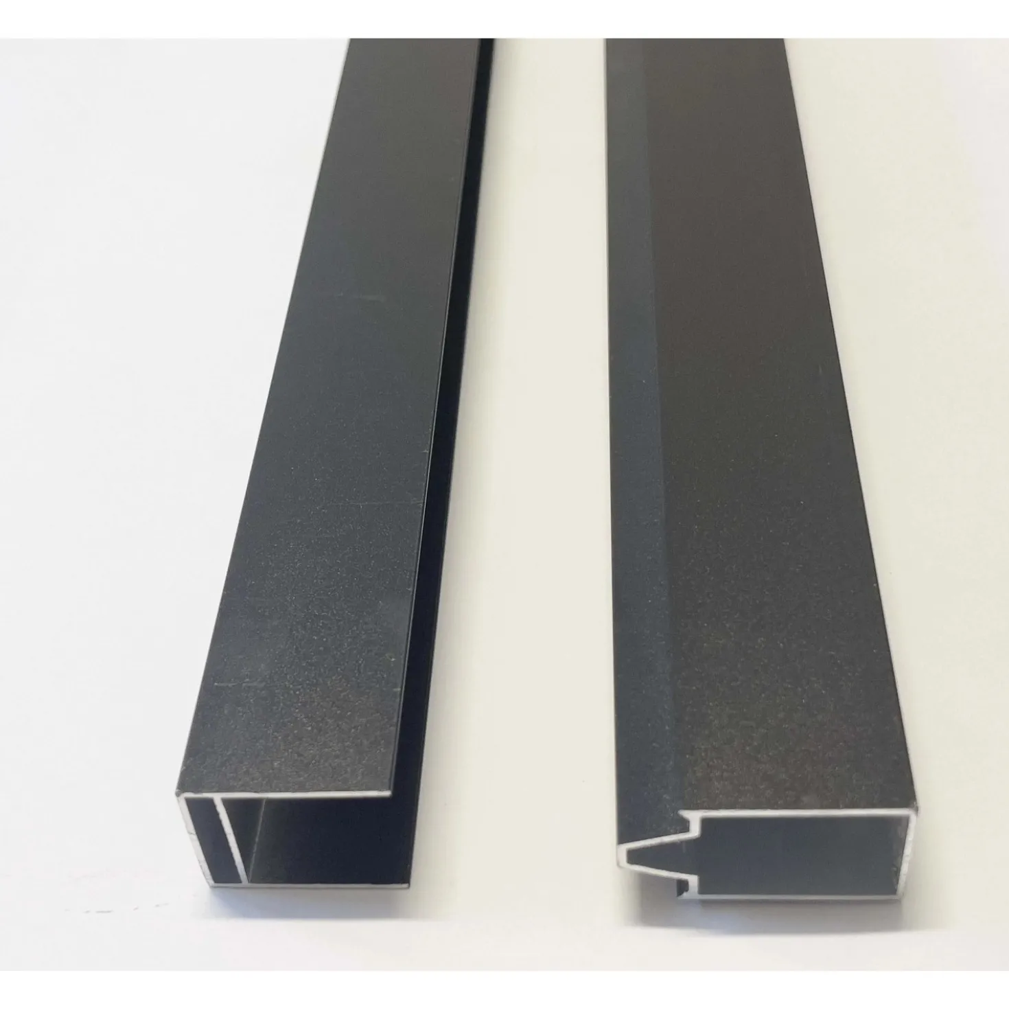 Fascia superiore e inferiore in PWC per pannello nero