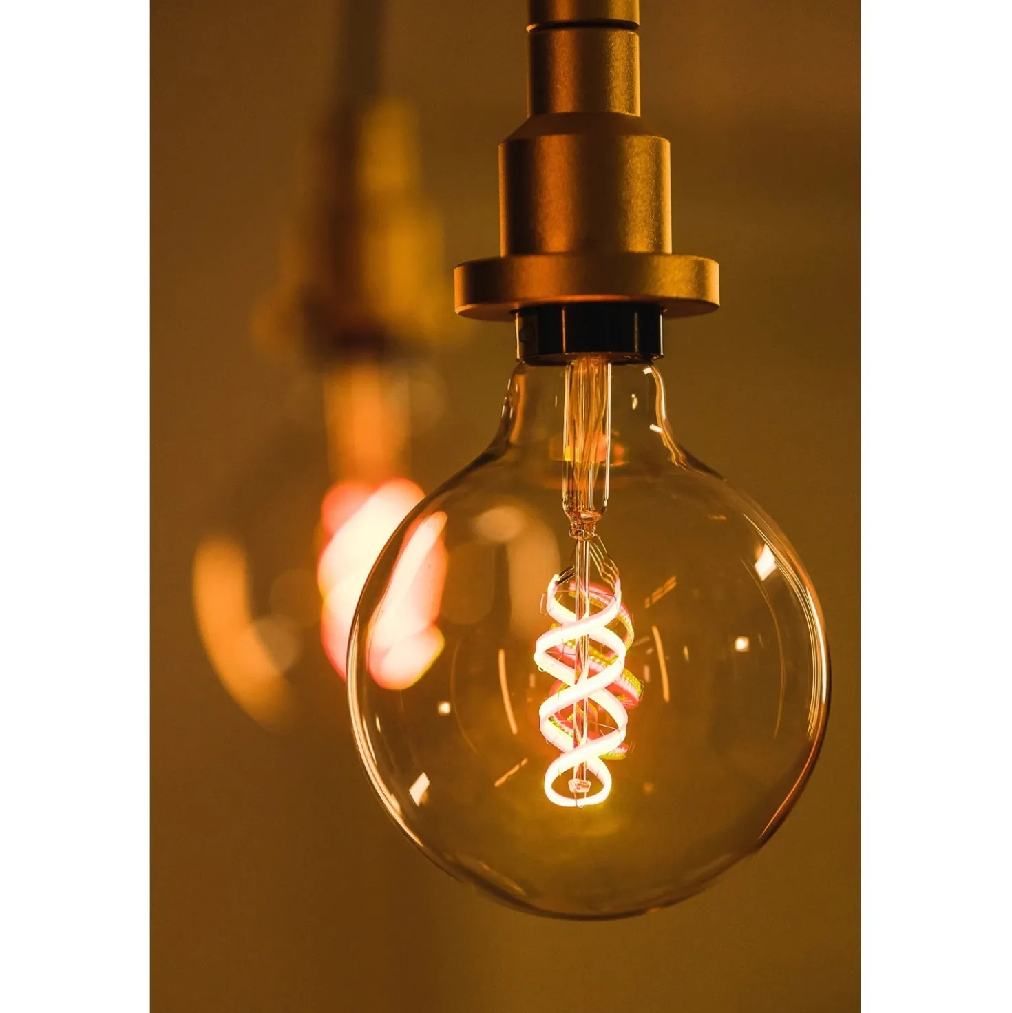 Lampadina LED Ledvance Smart Home+ Wifi Filamento Globo RGBW E27 4.5 W 300 lm
