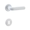 Maniglia in nylon con rosette e bocchette patent bianco