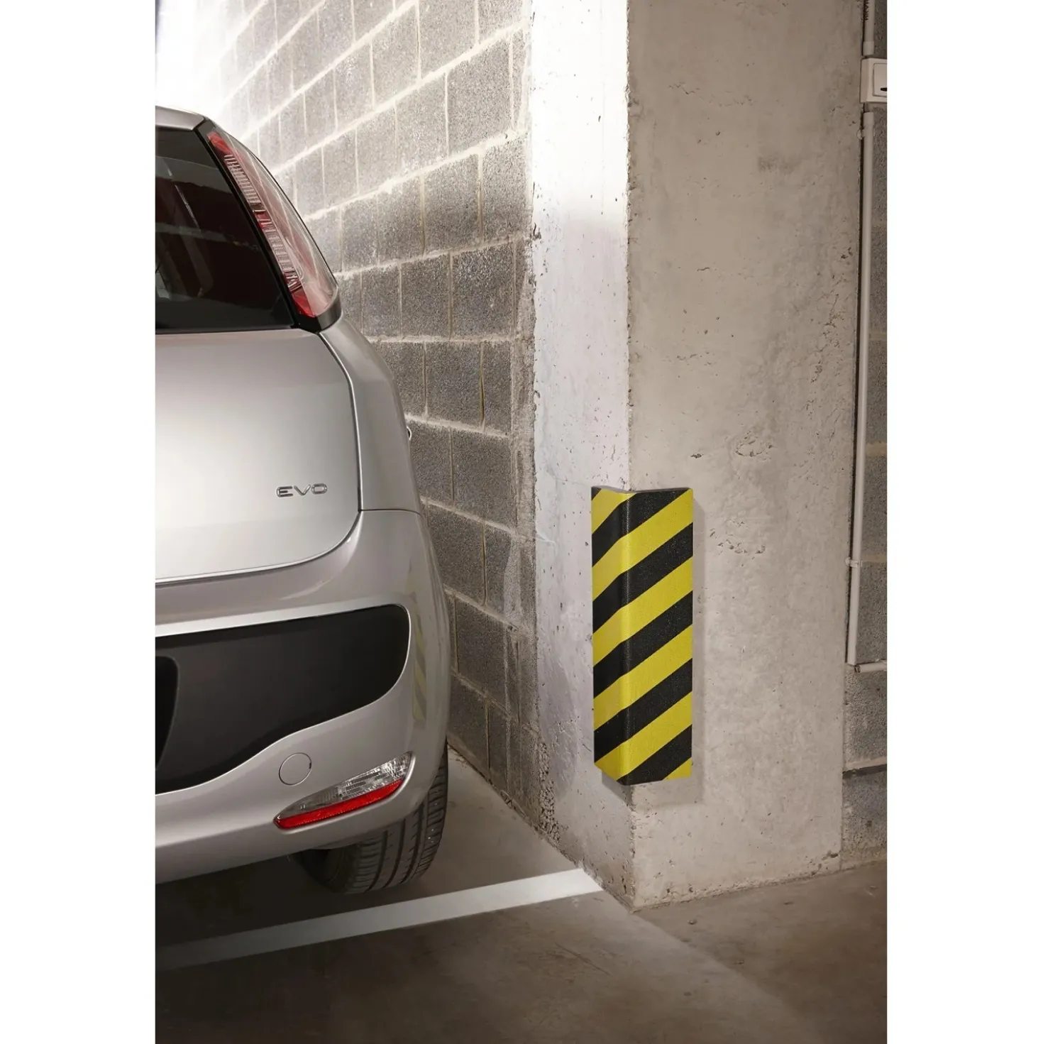 Paracolpi garage adesivo ad angolo 50 cm 12,5x12,5 cm giallo-nero