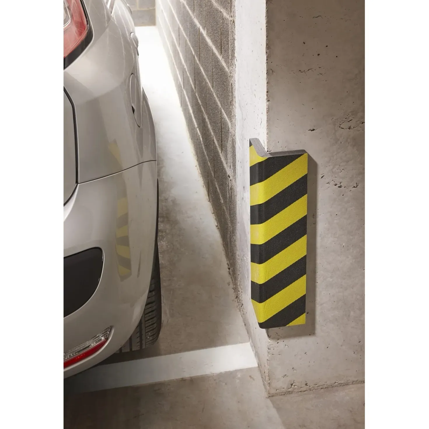 Paracolpi garage adesivo ad angolo 50 cm 12,5x12,5 cm giallo-nero