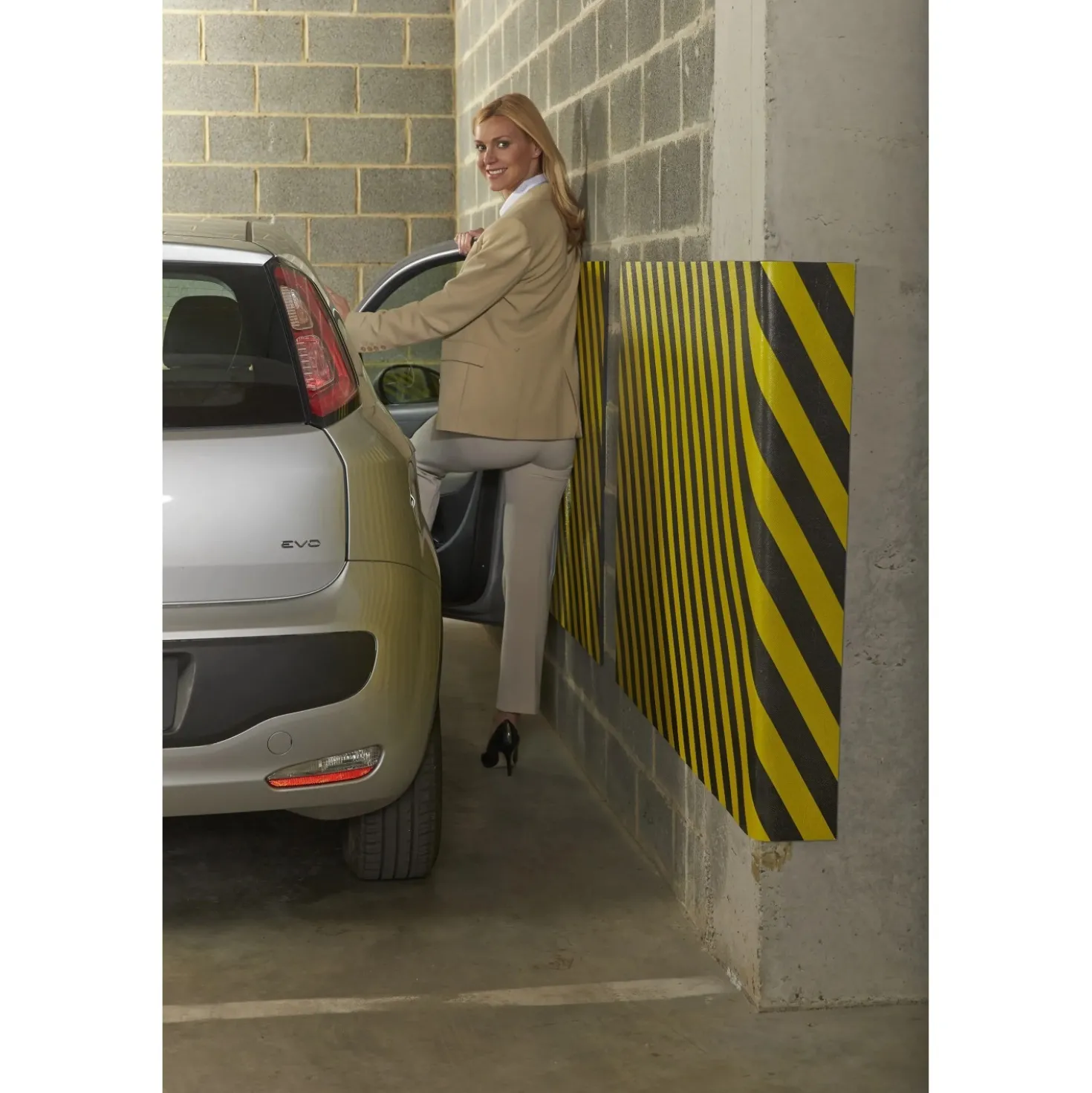 Paracolpi garage rotolo adesivo 100x150 cm giallo-nero