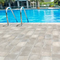 Piastrella da esterno in gres porcellanato Ostuni pietra bianco 25x50 cm 1,25 m²