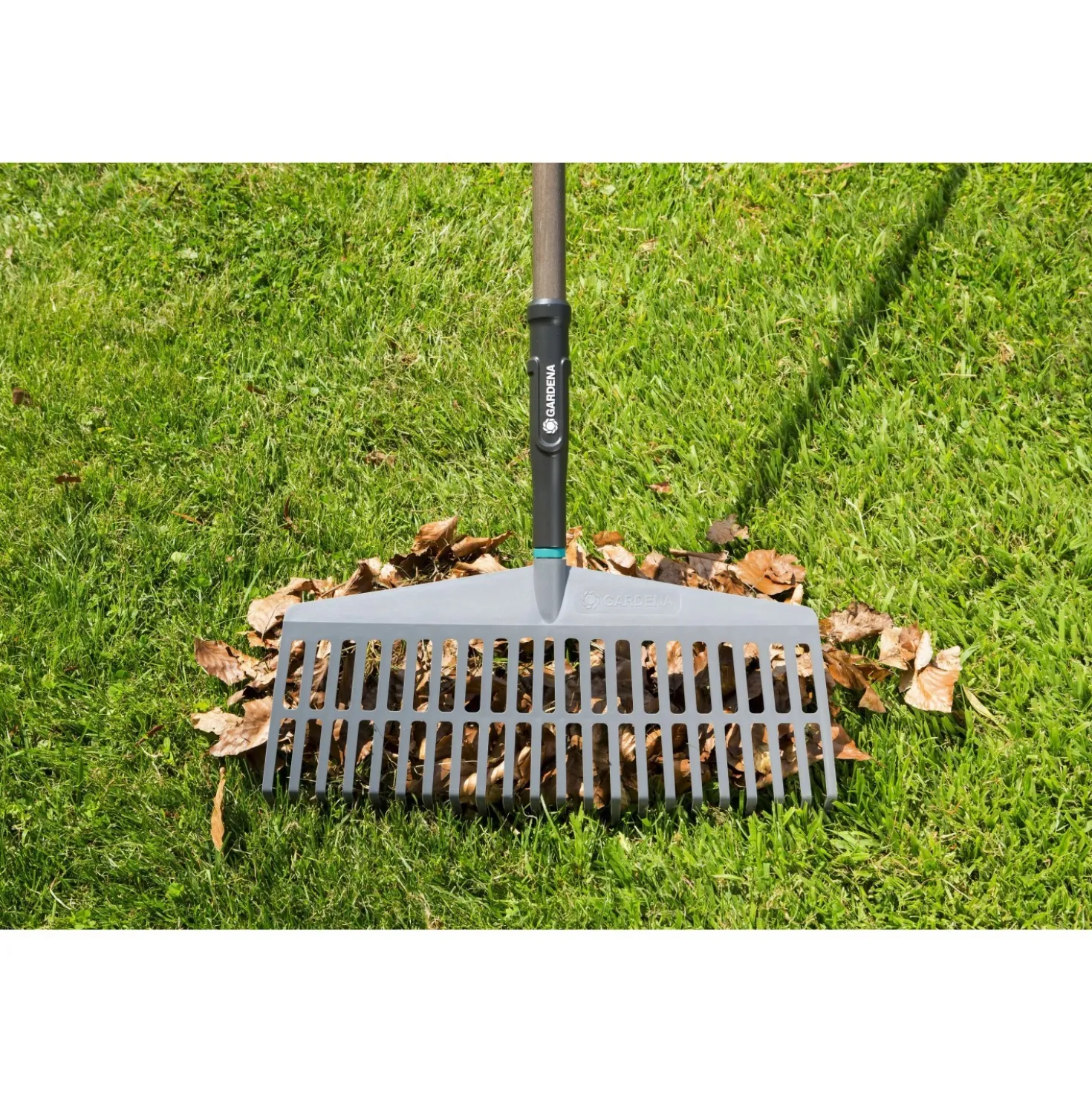 Rastrello per erba Gardena NatureLine L 43 cm con manico in legno