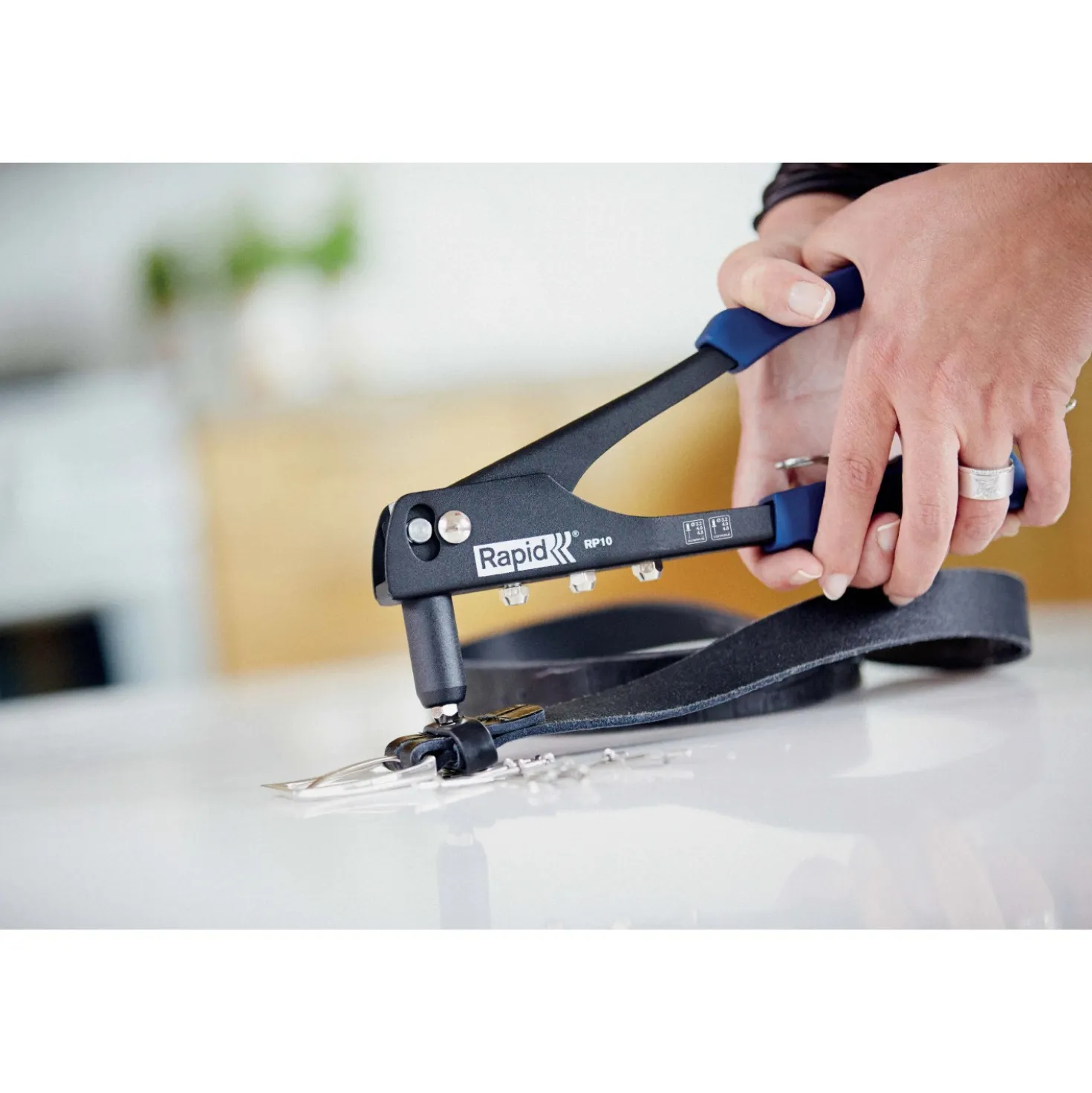 Rivettatrice con 100 Rivetti Kit Rapid RP10