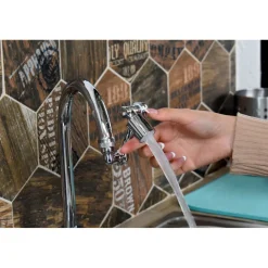 Rubinetto snodabile per lavabo argento