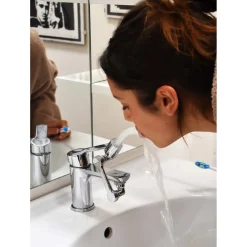 Rubinetto snodabile per lavabo argento