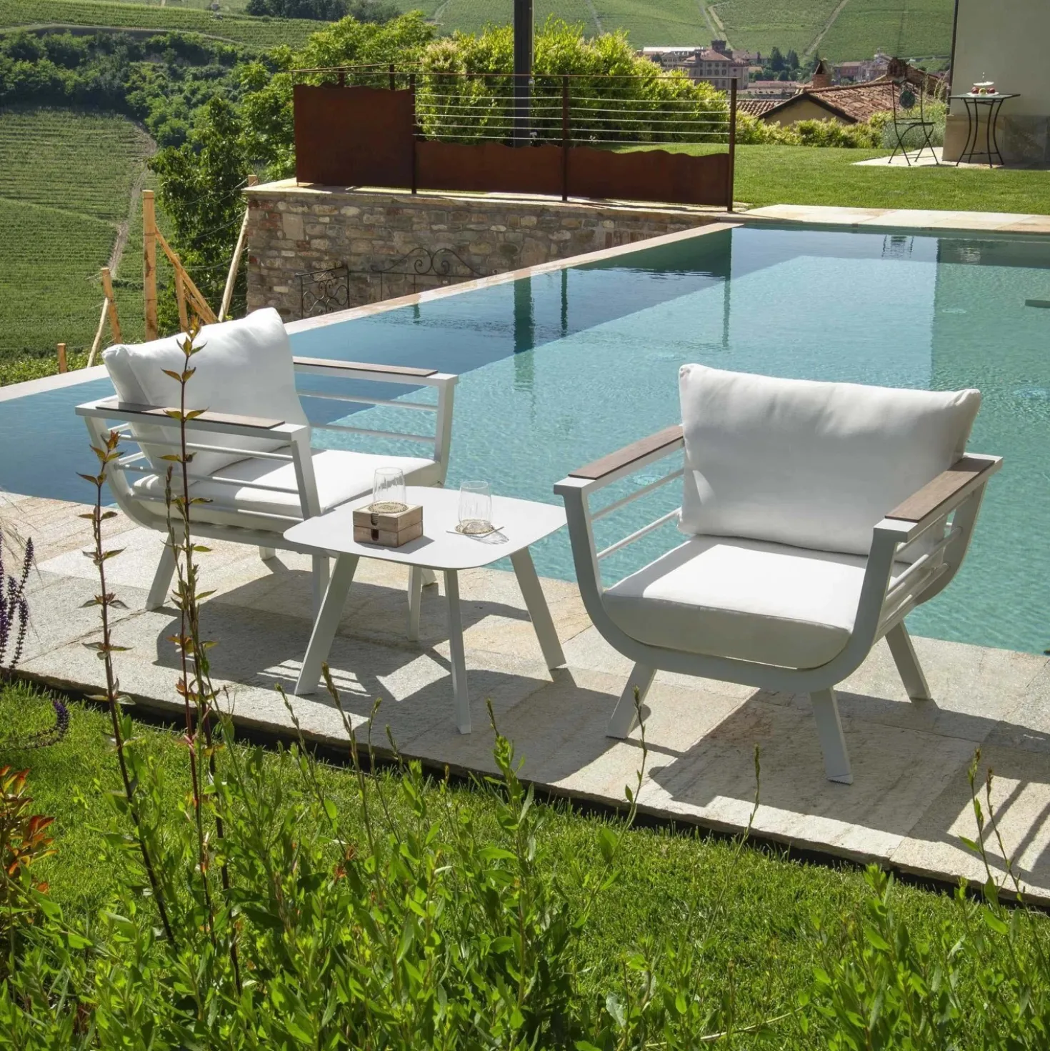 Salotto da giardino Riverside in alluminio bianco con bracciolo 2 posti