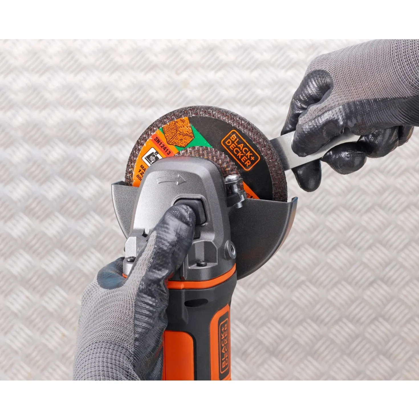 Smerigliatrice angolare Black+Decker 18 V Litio Ø 125 mm