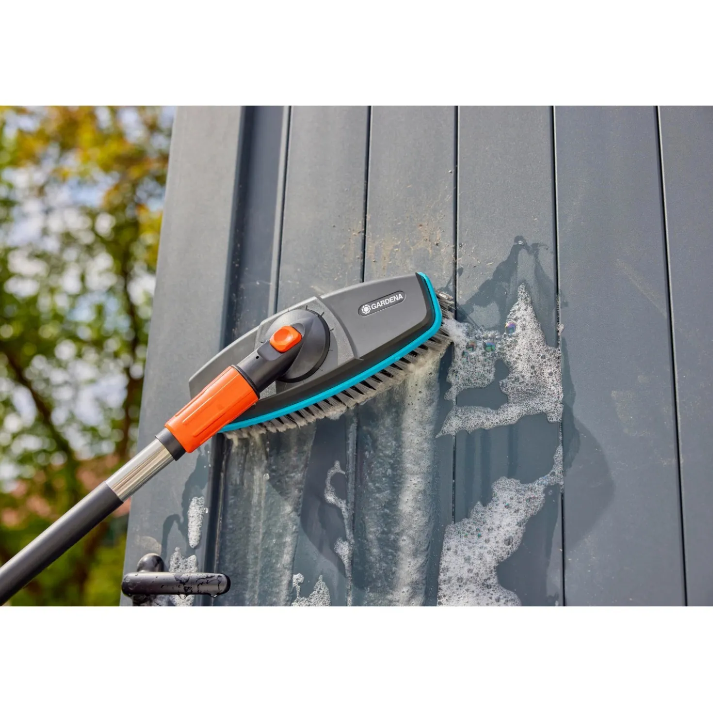 Spazzola con manico Gardena Cleansystem Soft antracite