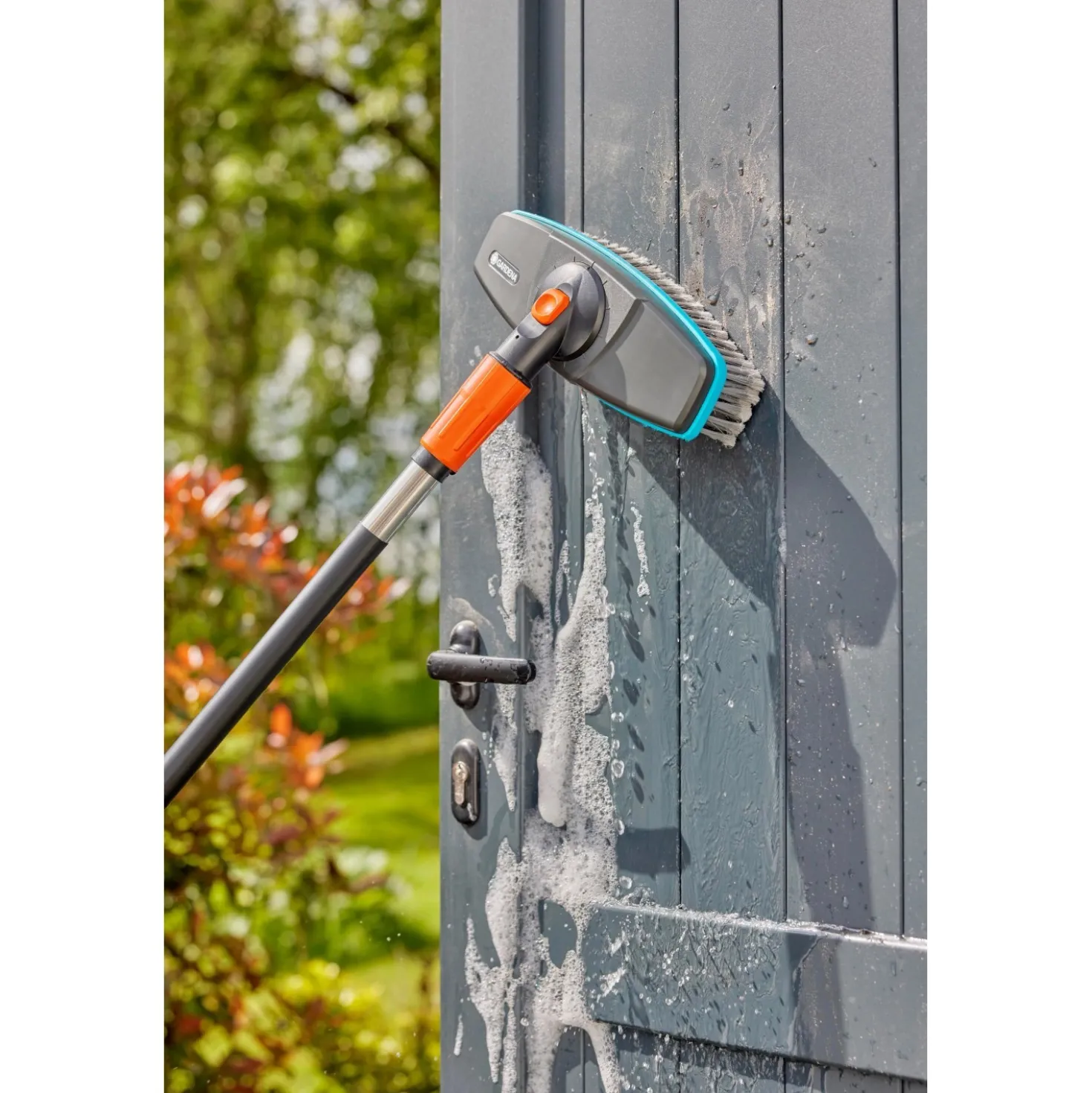 Spazzola con manico Gardena Cleansystem Soft antracite