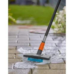 Spazzola con manico Gardena Cleansystem Hard antracite
