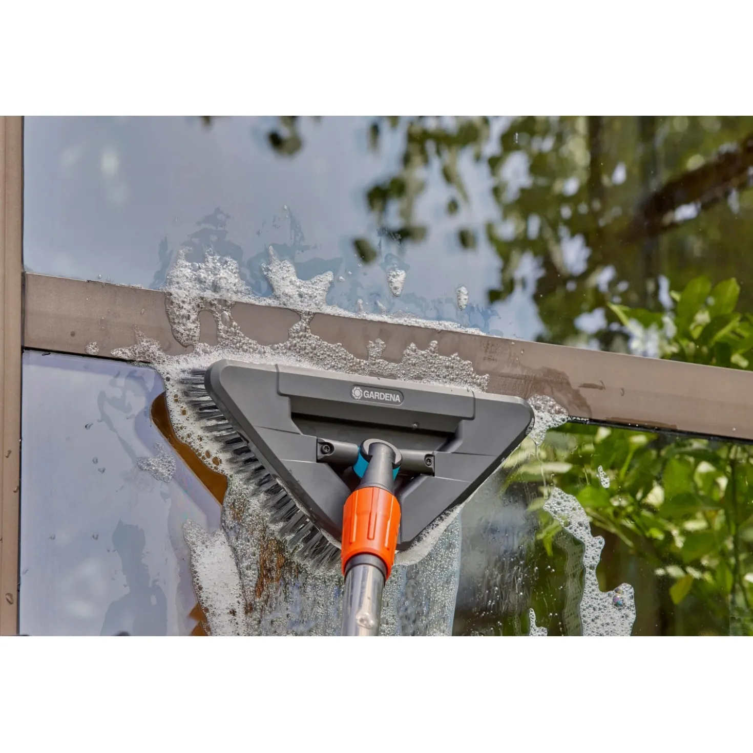 Spazzola con manico Gardena Cleansystem Soft Flex antracite