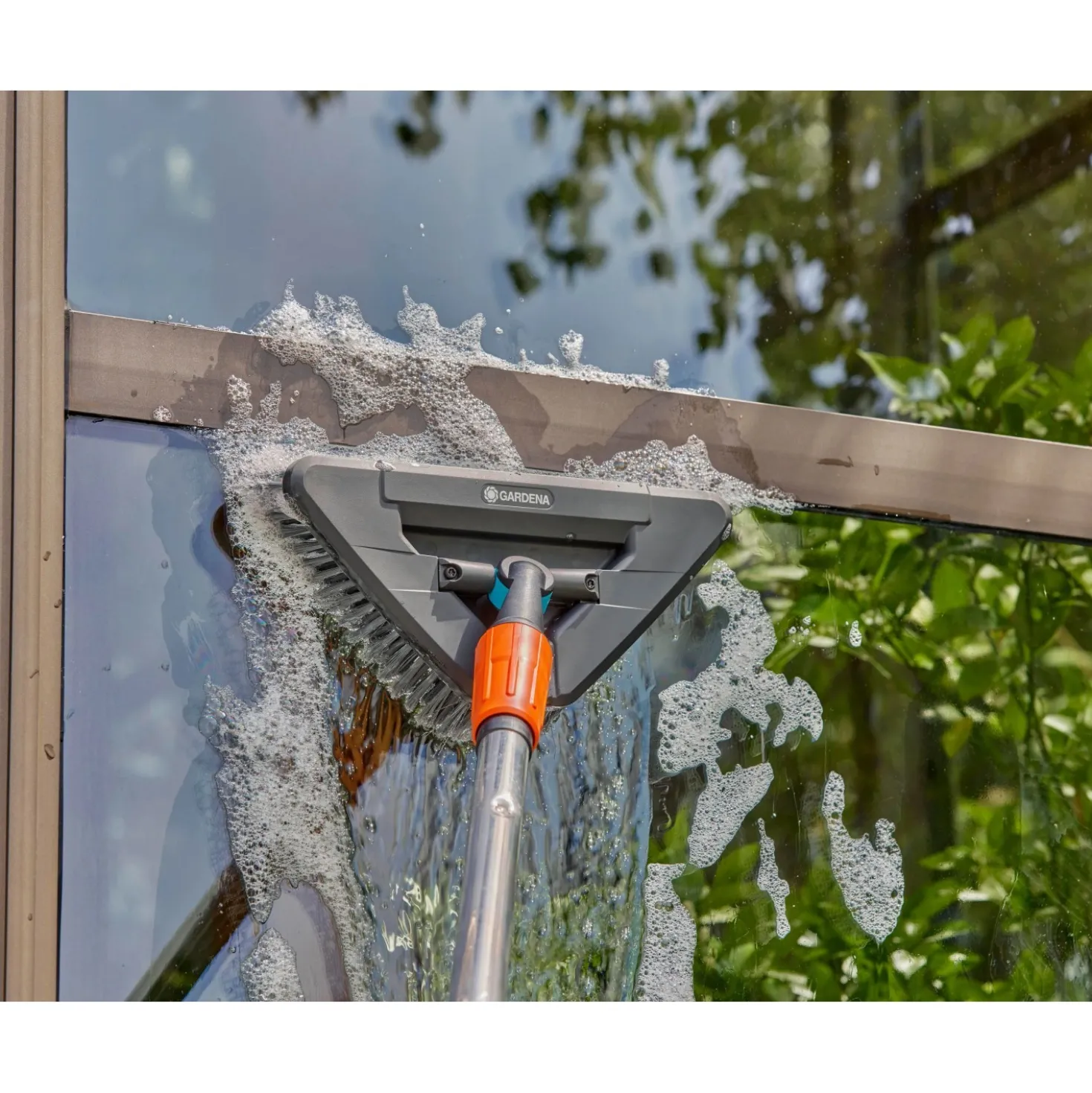 Spazzola con manico Gardena Cleansystem Soft Flex antracite