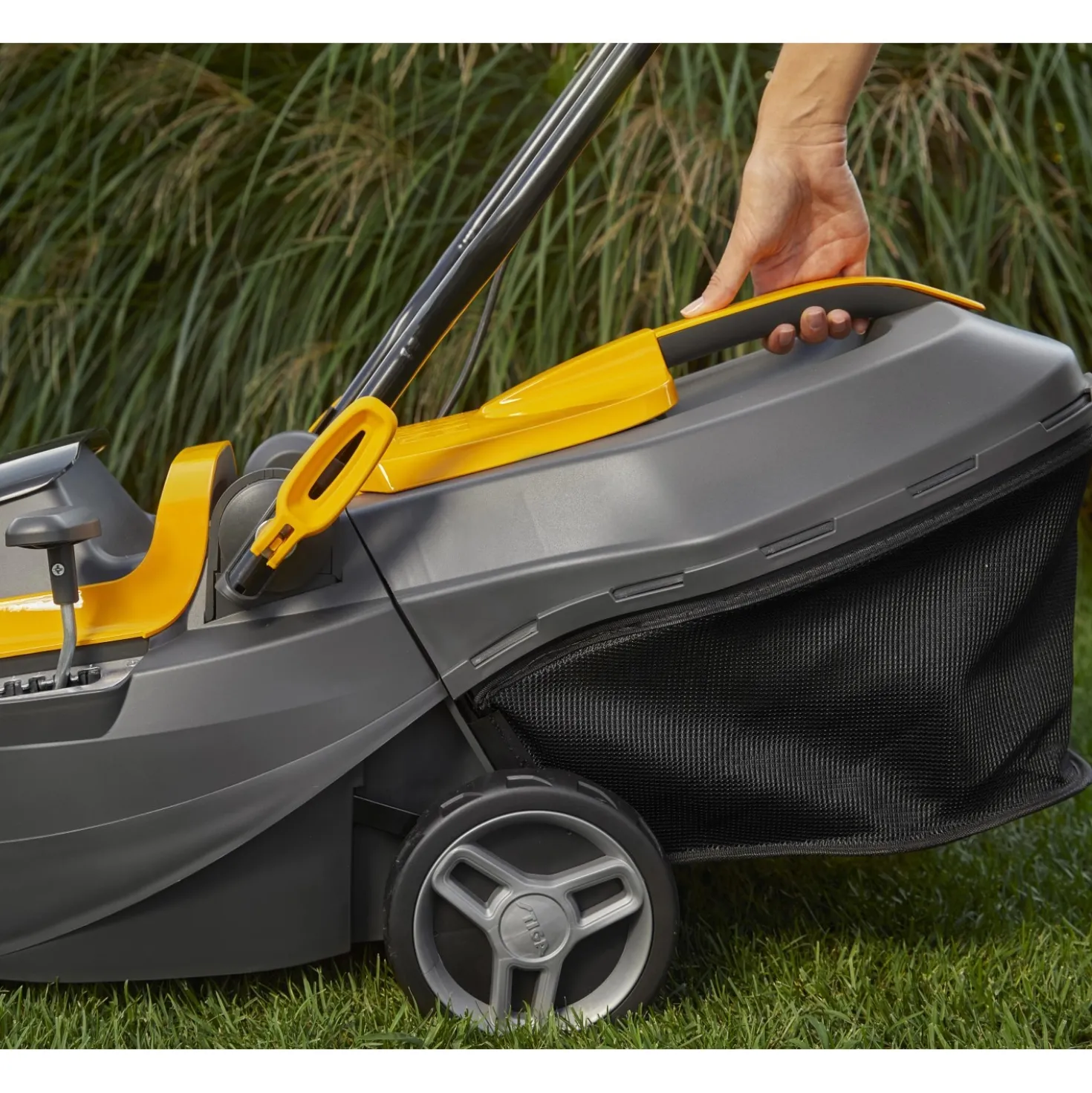 Tagliaerba a batteria Stiga Collector 136e 2x20 V 2 Ah L taglio 34 cm