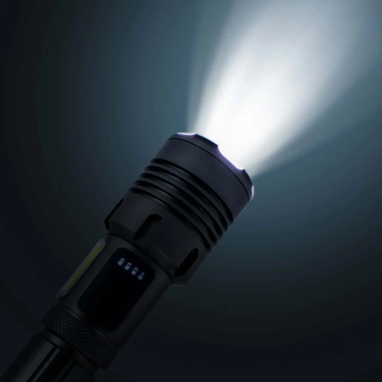 Torcia LED ricaricabile USB C 1200 lm con zoom in Alluminio Aeronautico